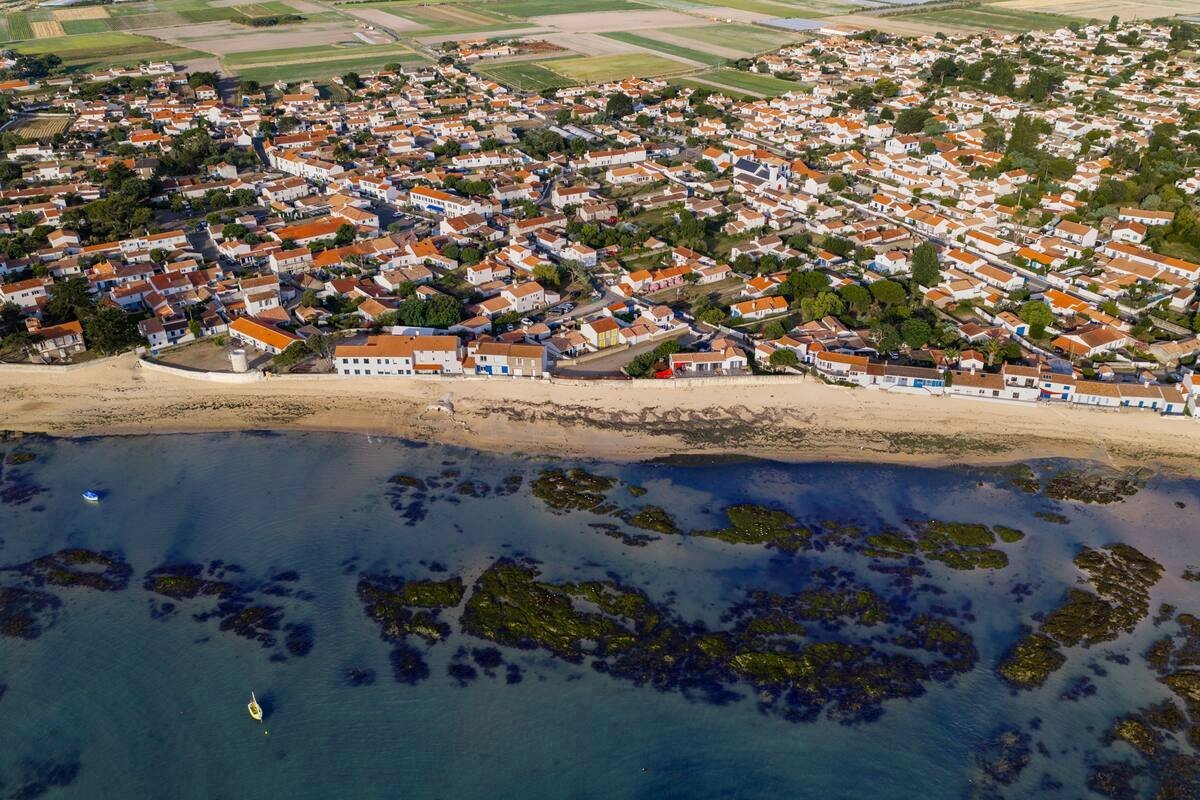 Les Courants, the beach and the sea from the sky